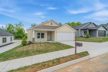 922 Stratford Ave, Sweetwater, TN 37874