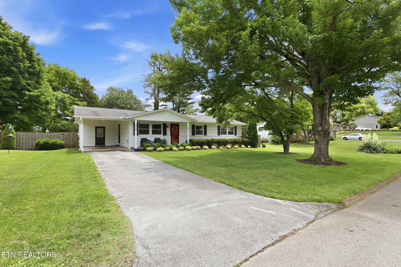 9220 SW Guyot Dr, Knoxville, TN 37922