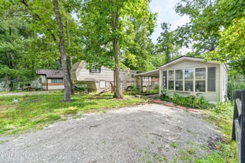 9227 Cherokee Tr, Crossville, TN 38572