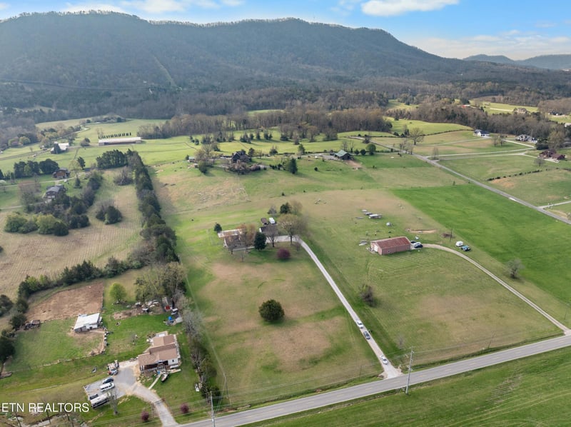9228 Washington Pike, Corryton, TN 37721