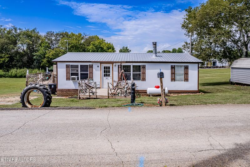 923 Apple St, Athens, TN 37303