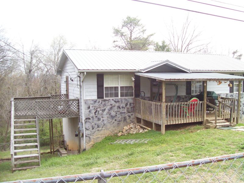923 Carding Machine Rd, Loudon, TN 37774
