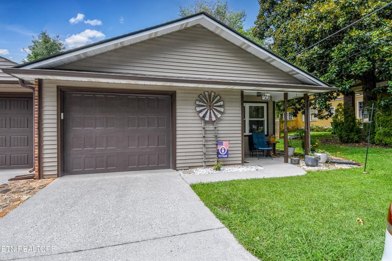 923 S Court St, Maryville, TN 37803