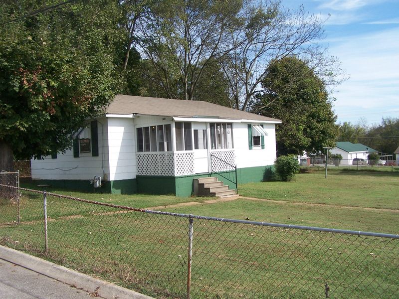 923 Summer St, Loudon, TN 37774