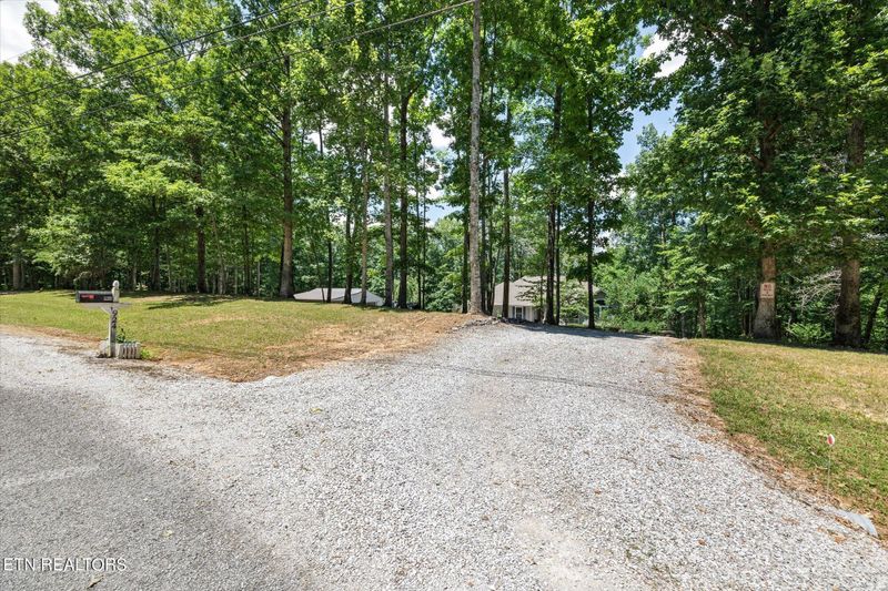 924 Creek Dr, Monterey, TN 38574