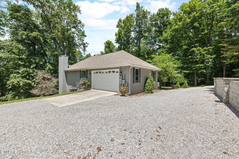 924 Creek Dr, Monterey, TN 38574