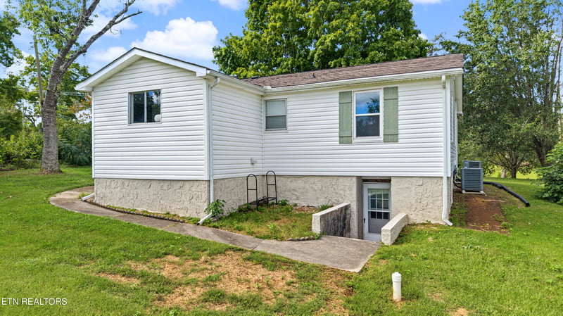 924 Honeysuckle Rd, Maryville, TN 37801