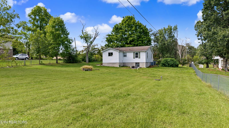 924 Honeysuckle Rd, Maryville, TN 37801