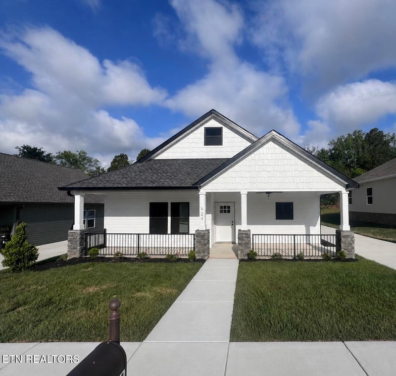924 Stratford Ave, Sweetwater, TN 37874