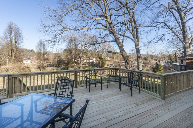 924 Venice Rd, Knoxville, TN 37923