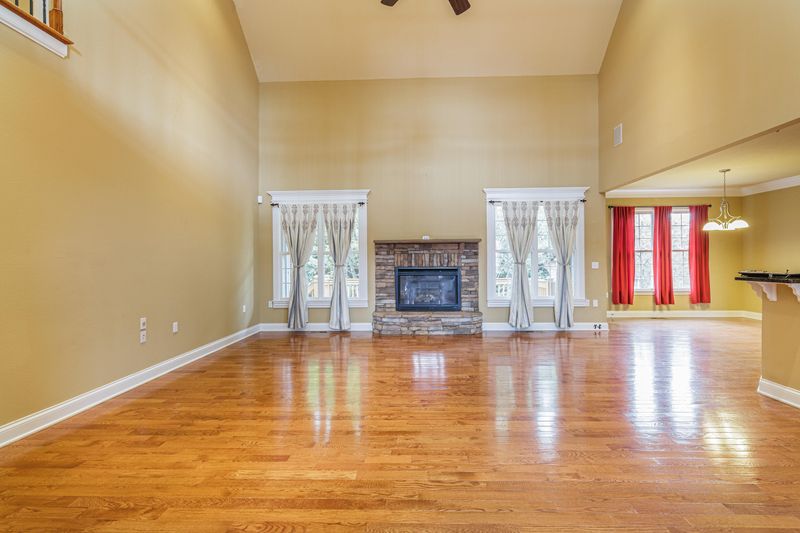 925 Britts Dr, Lenoir City, TN 37772