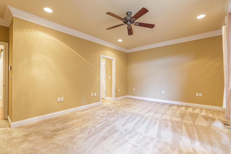 925 Britts Dr, Lenoir City, TN 37772