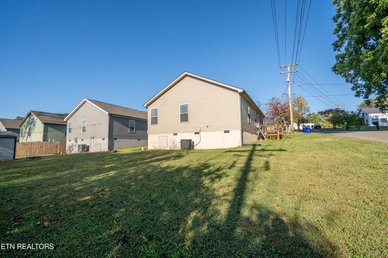 925 Loy St, Clinton, TN 37716