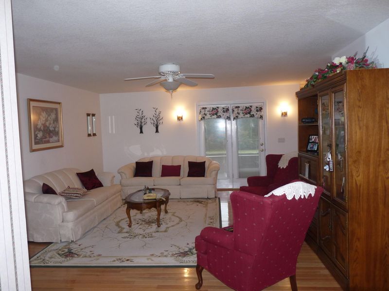 925 Modac Dr, Crossville, TN 38572