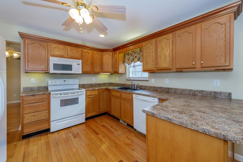 925 Patton Ferry Rd, Kingston, TN 37763