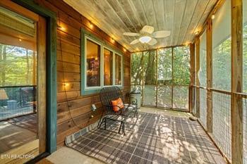 925 Sunshine Tr, Gatlinburg, TN 37738