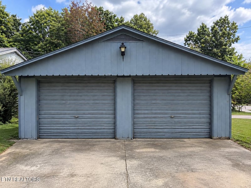 9253 Cherokee Tr, Crossville, TN 38572