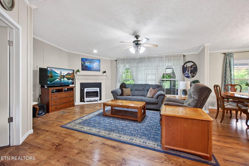 9256 Cherokee Tr, Crossville, TN 38572