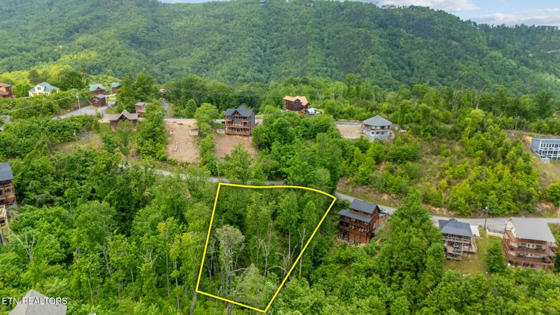 926 Chestnut Dr, Gatlinburg, TN 37738
