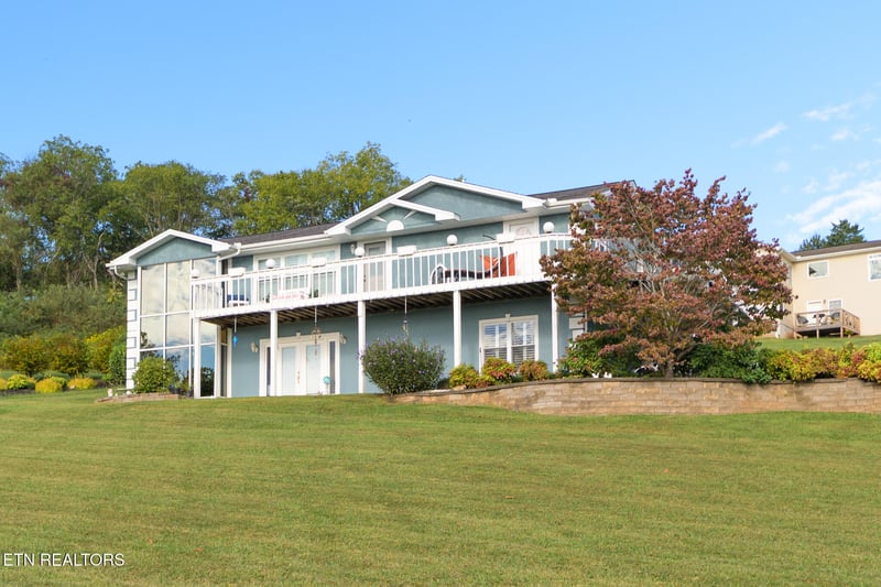 926 Hilltop Ln, Kodak, TN 37764