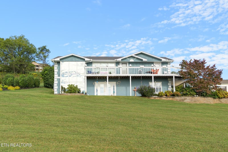 926 Hilltop Ln, Kodak, TN 37764