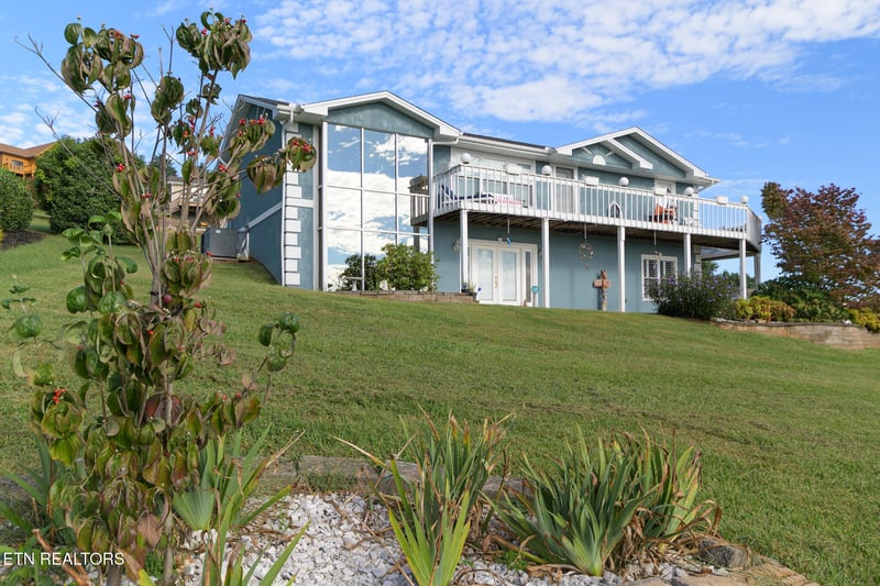 926 Hilltop Ln, Kodak, TN 37764