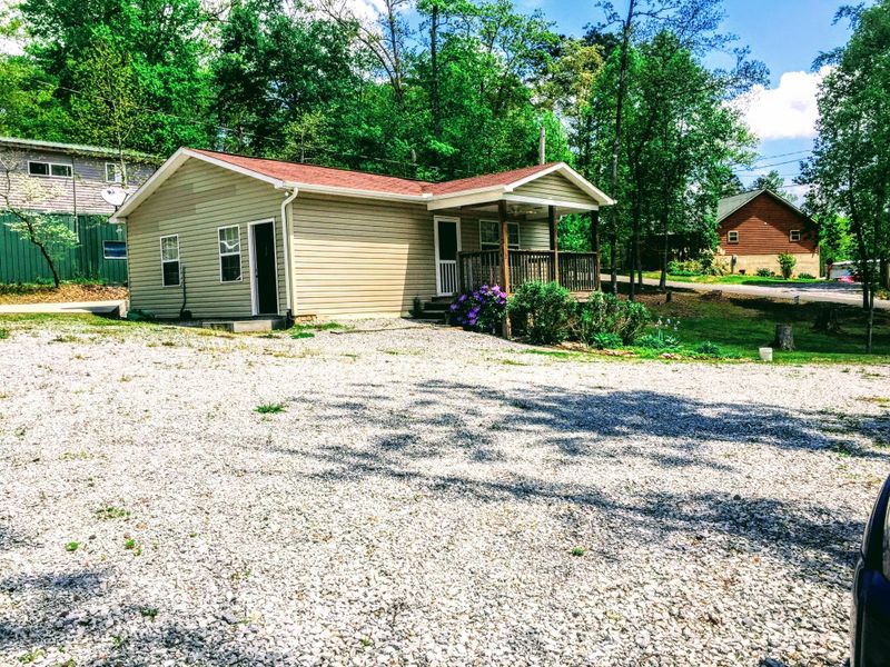 926 Jonola Rd, Sevierville, TN 37876
