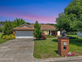926 Mossy Grove Ln, Maryville, TN 37801