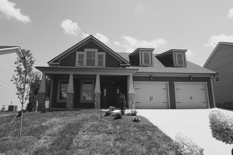 926 Silver Leaf Dr, Lenoir City, TN 37772