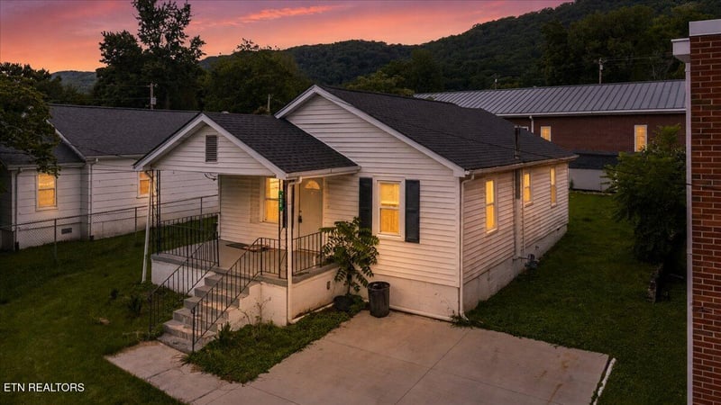 926 W Walden St, Lafollette, TN 37766