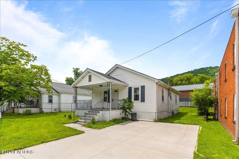 926 W Walden St, Lafollette, TN 37766