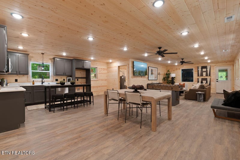927 Carvers Ln, Sevierville, TN 37876