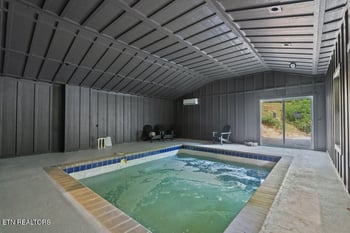 927 Carvers Ln, Sevierville, TN 37876