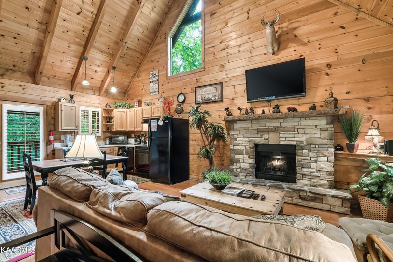 927 Hideaway Hills Cir, Sevierville, TN 37862