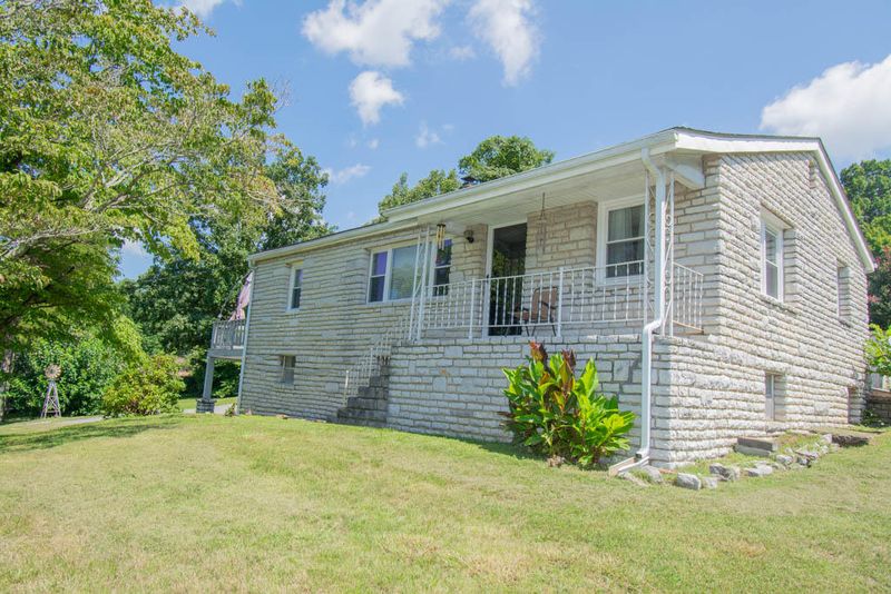 927 S 13th St, Lafollette, TN 37766