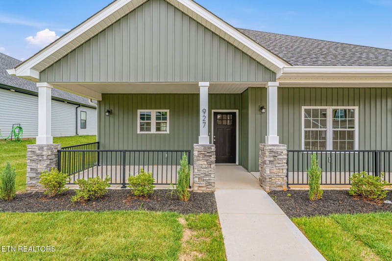927 Stratford Ave, Sweetwater, TN 37874