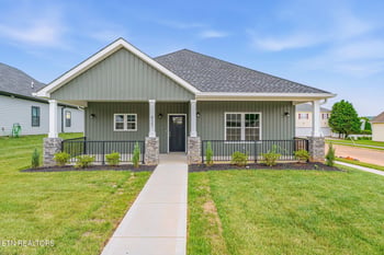 927 Stratford Ave, Sweetwater, TN 37874