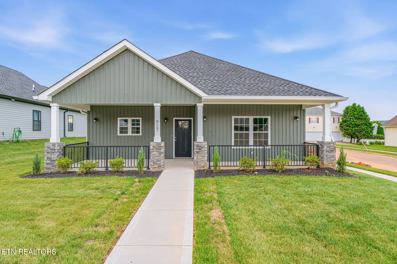 927 Stratford Ave, Sweetwater, TN 37874