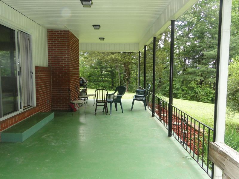 928 S Main St, Rocky Top, TN 37769
