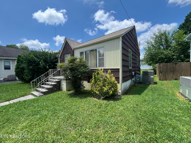 929 Chickamauga Ave, Knoxville, TN 37917
