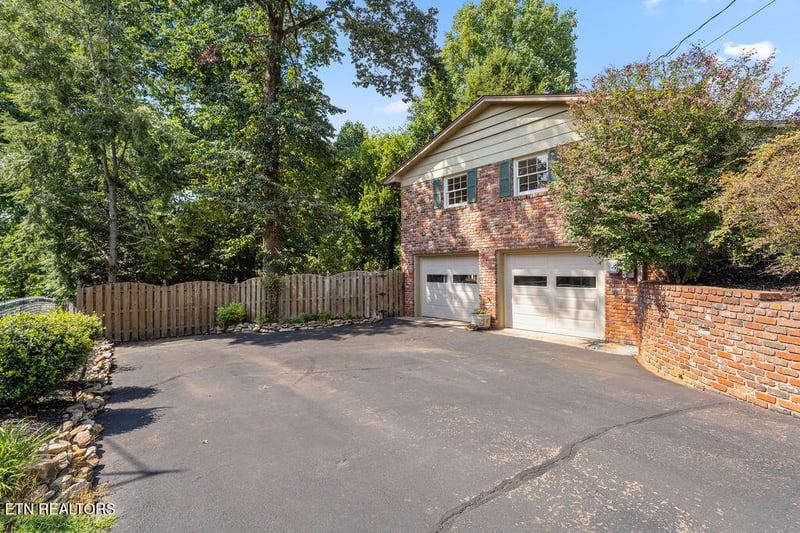 929 Corning Rd, Knoxville, TN 37923