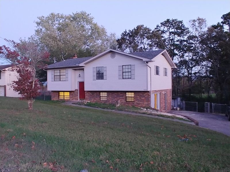 929 Houston Dr, Seymour, TN 37865
