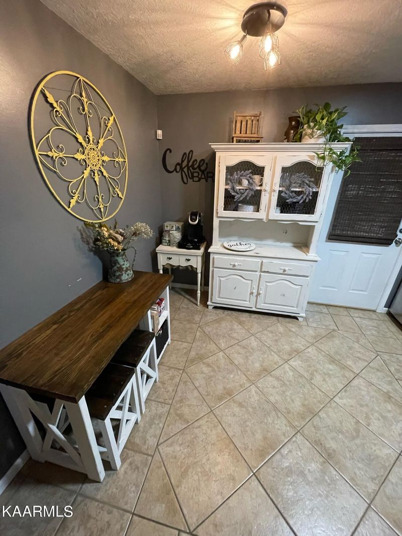 929 Micro Way, Knoxville, TN 37912