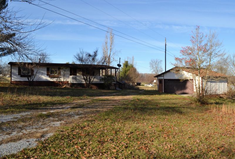 93 Henry Farm Rd, Crossville, TN 38571