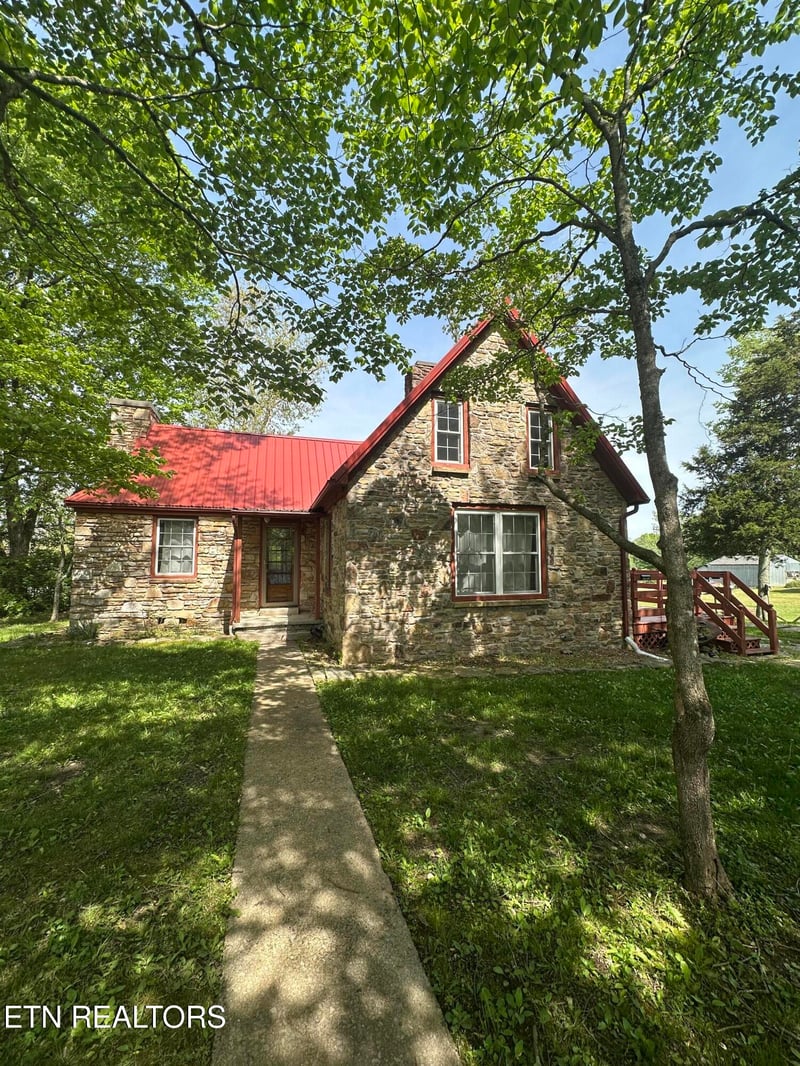 93 Pigeon Ridge Rd, Crossville, TN 38555
