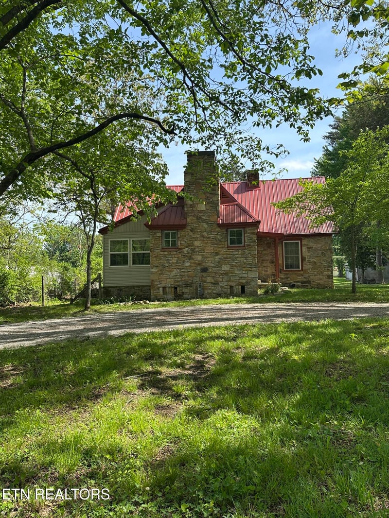93 Pigeon Ridge Rd, Crossville, TN 38555