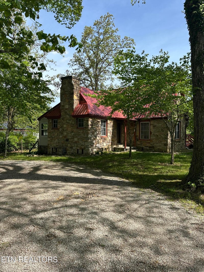 93 Pigeon Ridge Rd, Crossville, TN 38555
