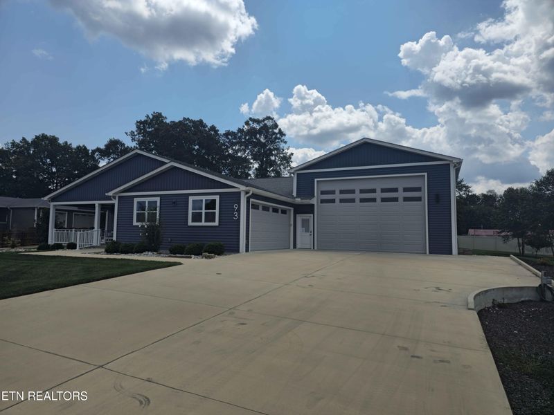 93 Red Oak Dr, Crossville, TN 38555