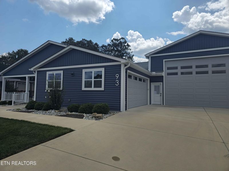 93 Red Oak Dr, Crossville, TN 38555