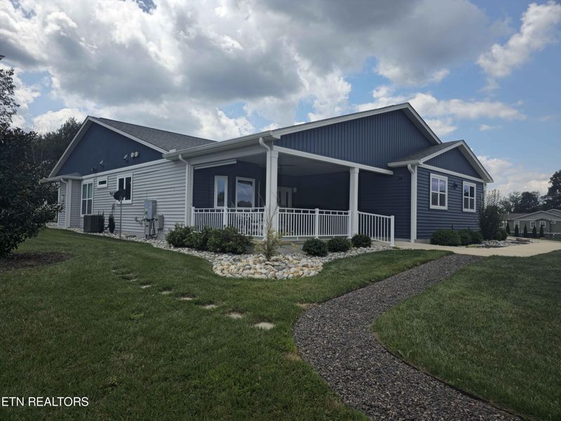 93 Red Oak Dr, Crossville, TN 38555